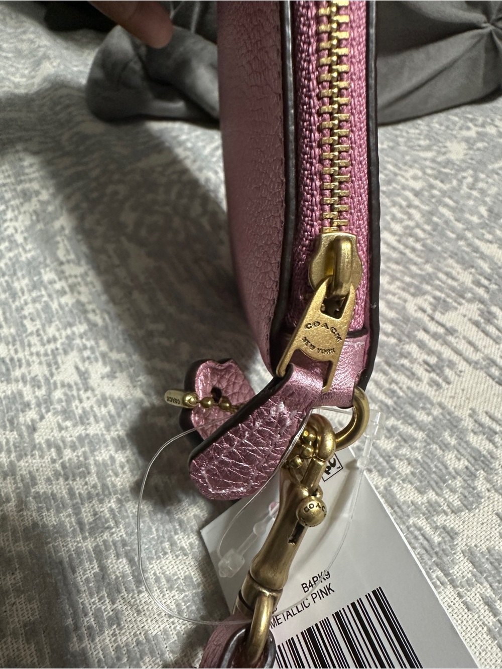 COACH METALLIC Small Wristlet - Picture 4 of 5